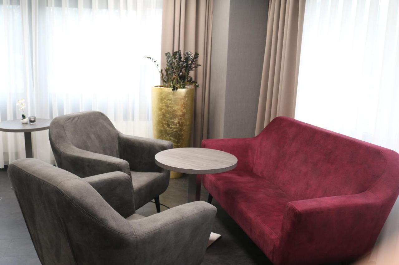 Hotel Western Plaza