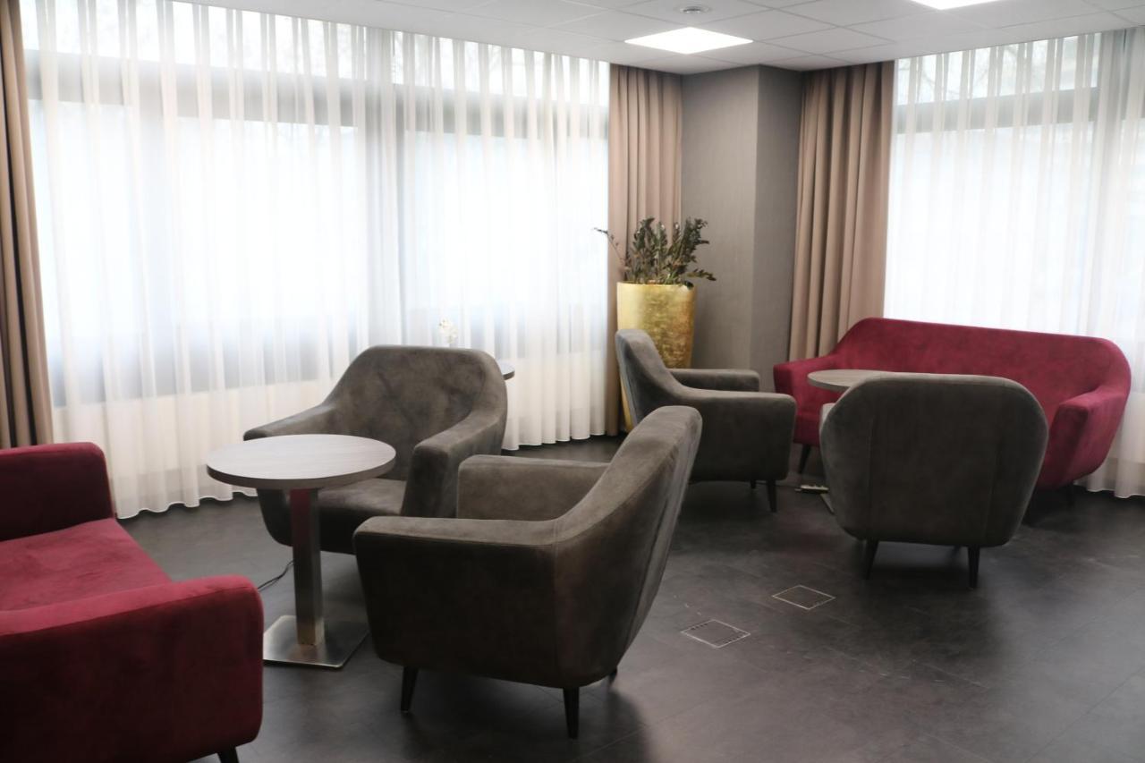 Hotel Western Plaza 4*