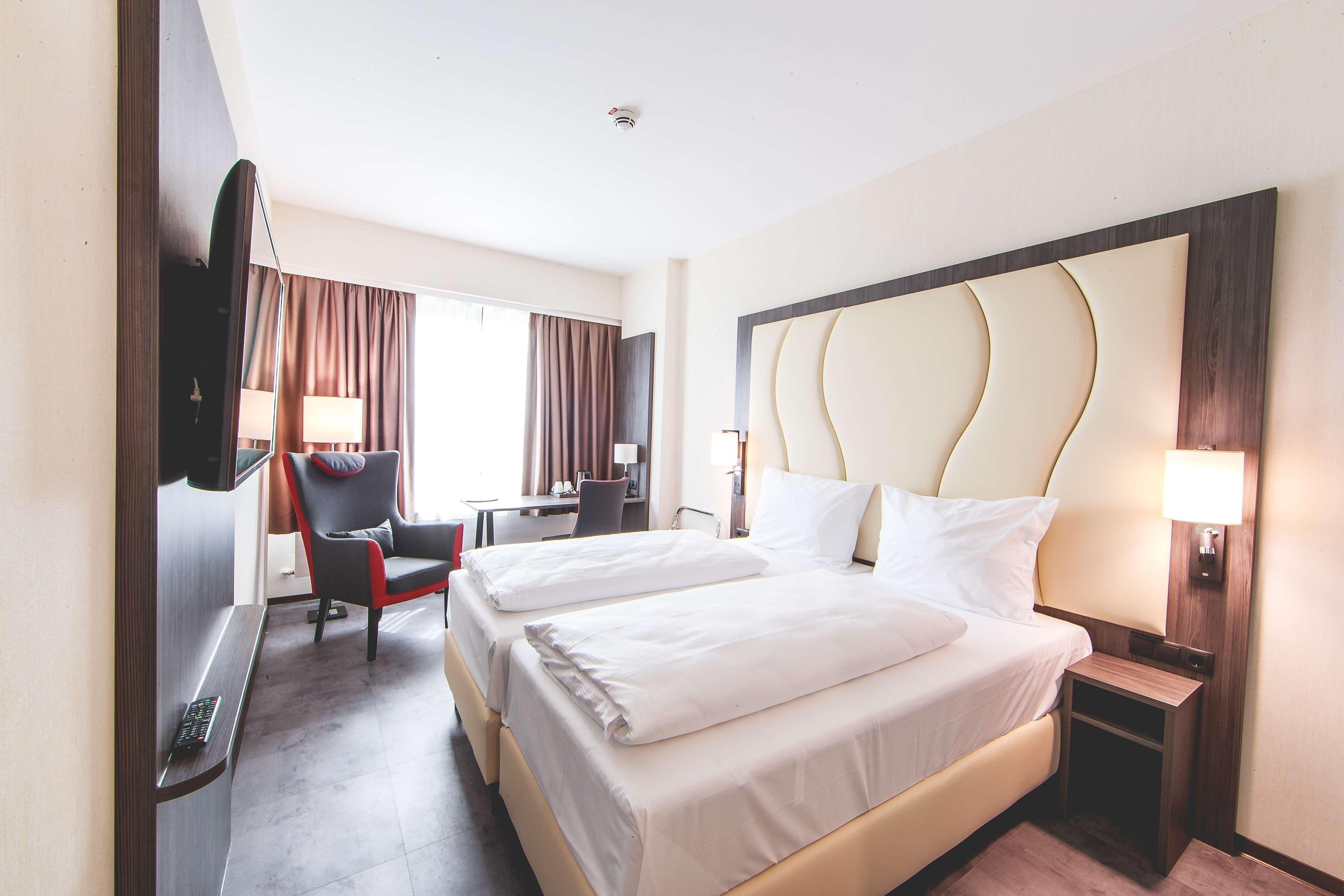 Western Plaza Hotel