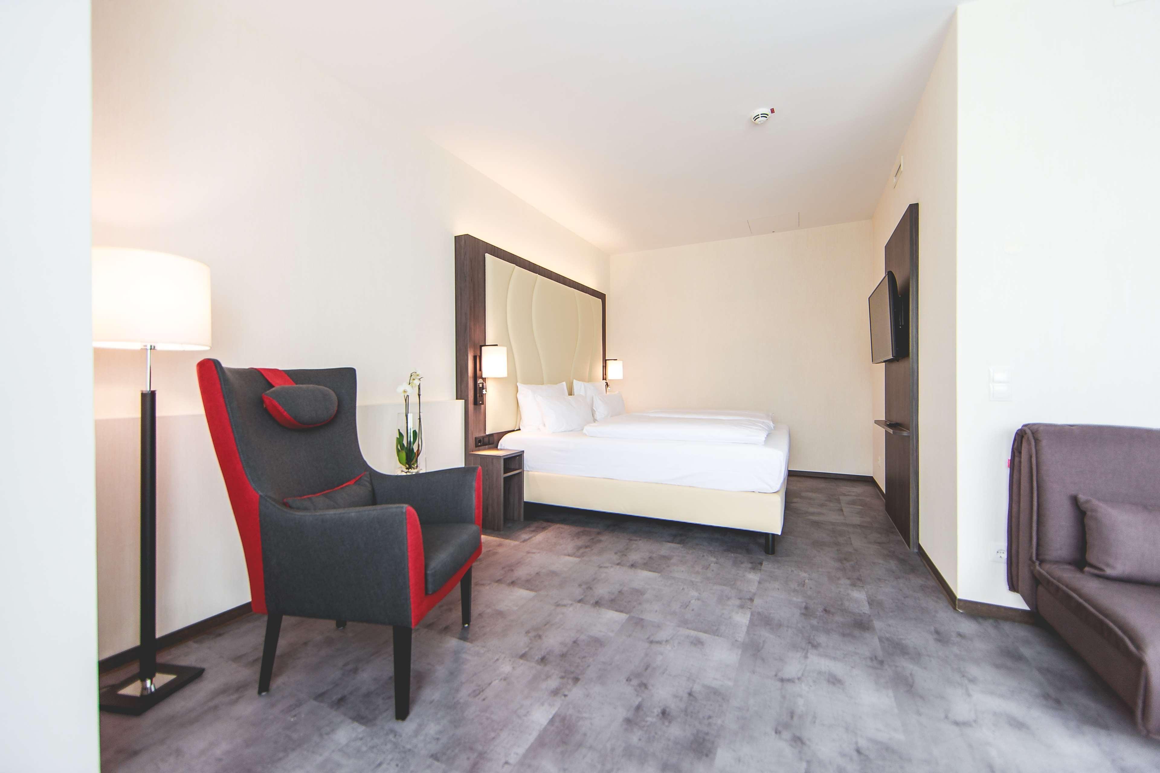 Western Plaza Hotel 4*