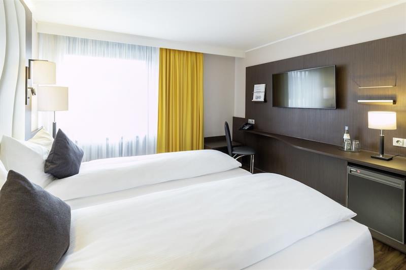 Hotel Western Plaza